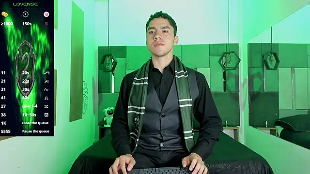 Snapshot of LiamNovak chatting on 12/04/25, 12:03 LiamNovak online show from 12/04/25, 12:03