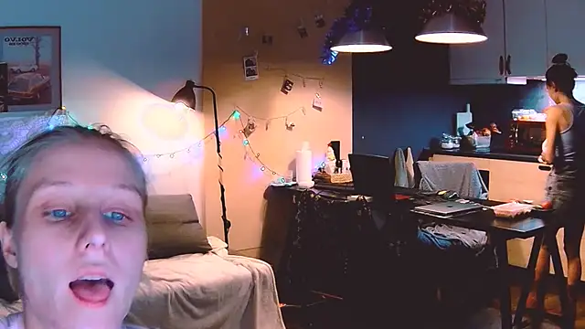 KatiKate online show from 12/21/24, 04:14