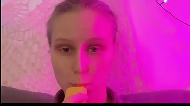 KatiKate online show from 02/12/25, 07:24