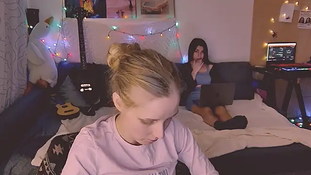 KatiKate online show from 02/25/25, 11:22