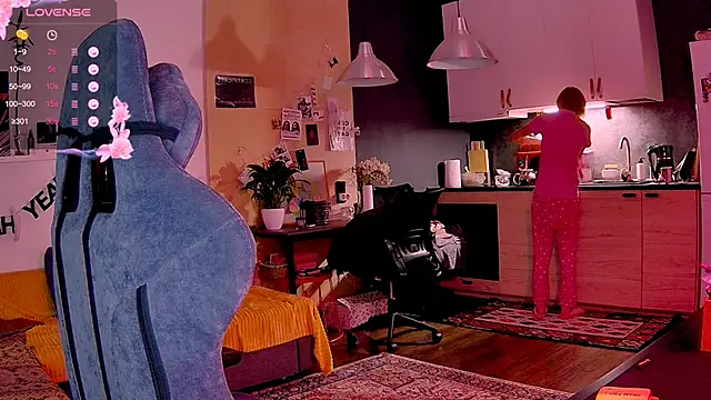 KatiKate online show from 11/27/25, 03:36