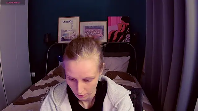 KatiKate online show from 06/25/26, 05:28