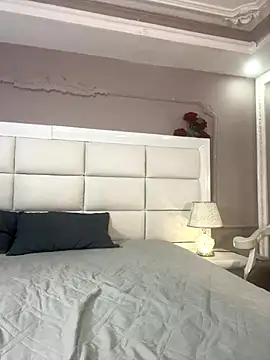 Snapshot of KloheCurvy chatting on 12/18/25, 12:11 KloheCurvy online show from 12/18/25, 12:11