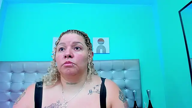 selena castillo online show from 02/07/25, 01:15