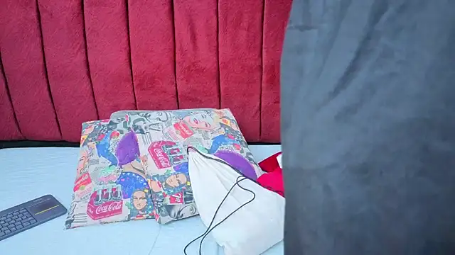 selena castillo online show from 12/04/25, 12:25