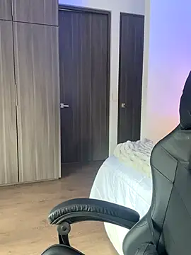 SophieRaily  online show from 09/19/25, 07:58