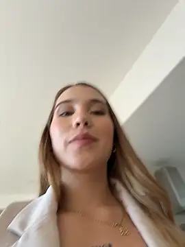 Snapshot of SophieRaily_ chatting on 01/07/26, 08:33 SophieRaily online show from 01/07/26, 08:33