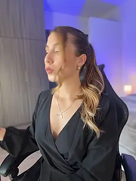 Snapshot of SophieRaily_ chatting on 01/09/26, 08:43 SophieRaily online show from 01/09/26, 08:43