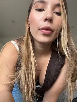 Snapshot of SophieRaily_ chatting on 01/15/26, 08:34 SophieRaily online show from 01/15/26, 08:34