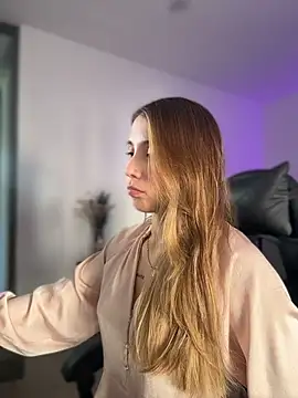 Snapshot of SophieRaily_ chatting on 02/10/26, 08:35 SophieRaily online show from 02/10/26, 08:35