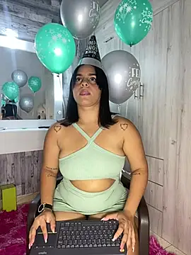 Snapshot of Violetrousse chatting on 02/18/26, 11:01 Violetrousse online show from 02/18/26, 11:01