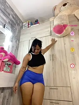 Snapshot of Violetrousse chatting on 05/15/26, 05:09 Violetrousse online show from 05/15/26, 05:09