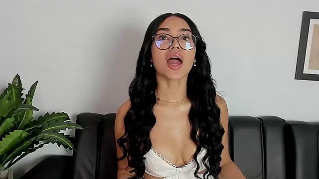 Mia petite01 online show from 09/25/25, 10:02