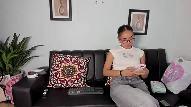 Snapshot of Mia_petite01 chatting on 01/11/26, 10:26 Mia petite01 online show from 01/11/26, 10:26
