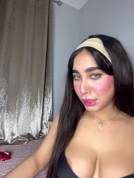 Snapshot of Meryem_Queen chatting on 04/02/26, 02:42 Meryem Queen online show from 04/02/26, 02:42