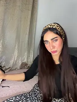 Snapshot of Meryem_Queen chatting on 04/17/26, 11:19 Meryem Queen online show from 04/17/26, 11:19
