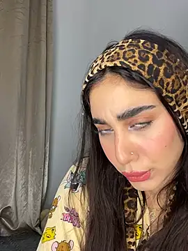 Snapshot of Meryem_Queen chatting on 04/22/26, 10:22 Meryem Queen online show from 04/22/26, 10:22