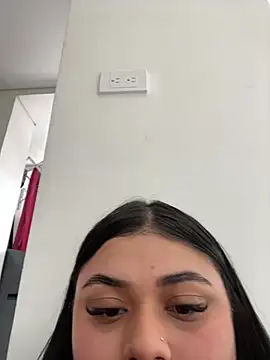 alissonfernandez  online show from 02/01/25, 05:16