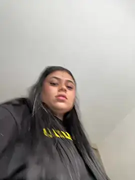 alissonfernandez  online show from 02/01/25, 10:23