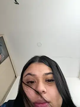 alissonfernandez  online show from 02/23/25, 01:42