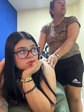 alissonfernandez  online show from 10/11/25, 03:43