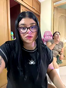 alissonfernandez  online show from 10/18/25, 04:26