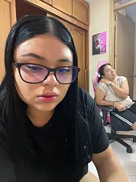 alissonfernandez  online show from 10/21/25, 03:35