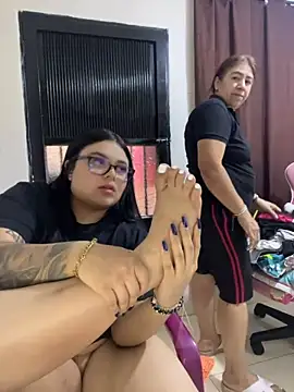 alissonfernandez  online show from 04/24/26, 10:12