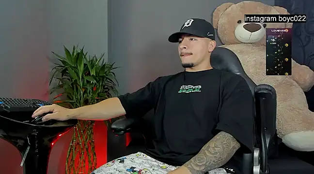 boyc022  online show from 02/18/25, 12:15