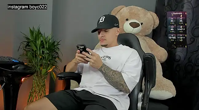 boyc022  online show from 03/06/25, 01:58