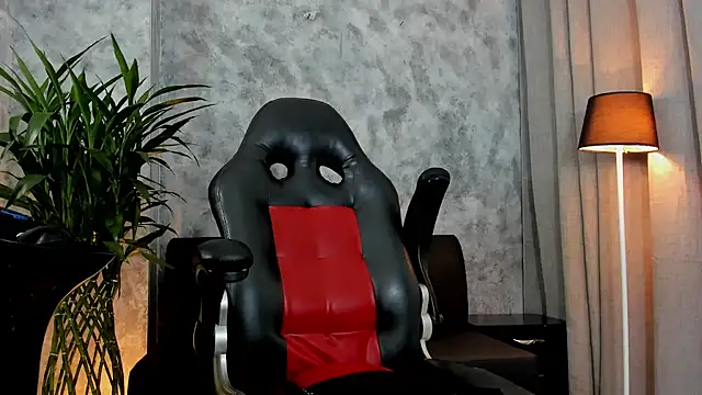 boyc022  online show from 10/02/25, 11:45