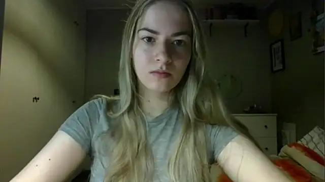 Snapshot of ROSIEx_sweet chatting on 12/22/25, 08:11 ROSIEx sweet online show from 12/22/25, 08:11