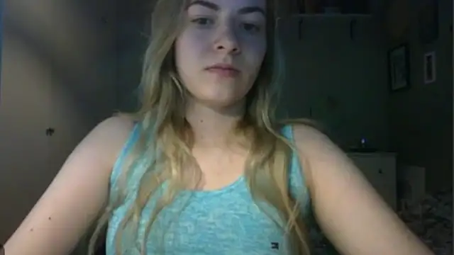 Snapshot of ROSIEx_sweet chatting on 04/13/26, 08:20 ROSIEx sweet online show from 04/13/26, 08:20