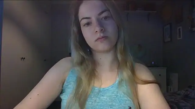 Snapshot of ROSIEx_sweet chatting on 04/17/26, 07:11 ROSIEx sweet online show from 04/17/26, 07:11