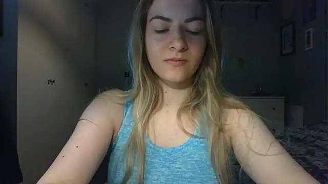 Snapshot of ROSIEx_sweet chatting on 05/19/26, 06:42 ROSIEx sweet online show from 05/19/26, 06:42