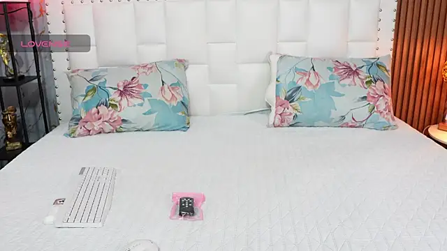 hornybarelylegalgirl online show from 06/21/26, 11:46