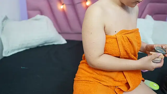 hornybarelylegalgirl online show from 06/26/26, 12:09