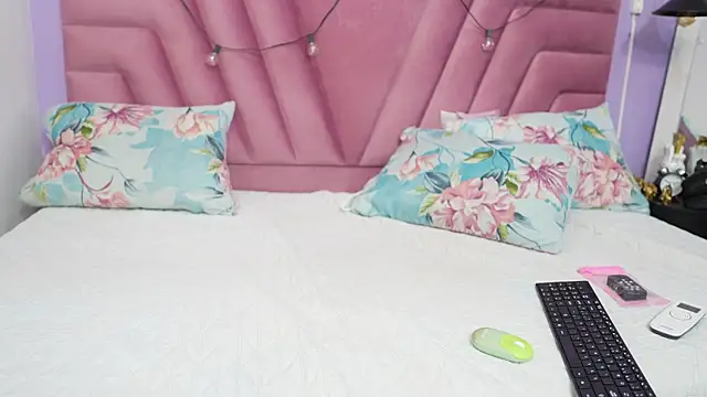 hornybarelylegalgirl online show from 06/27/26, 12:22