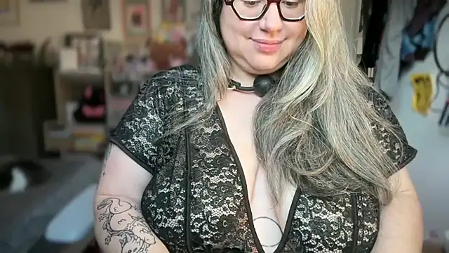 Snapshot of MimiParis chatting on 01/13/25, 10:36 MimiParis online show from 01/13/25, 10:36