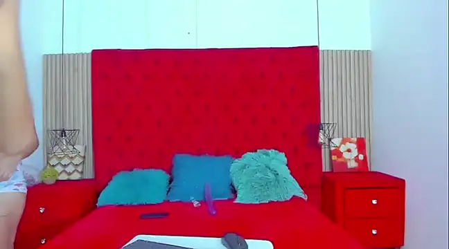 Snapshot of AmeliaANDEmily chatting on 12/13/24, 06:59 AmeliaANDEmily online show from 12/13/24, 06:59