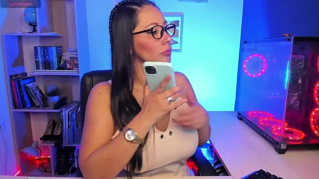 Sue Wolls online show from 02/12/25, 04:00