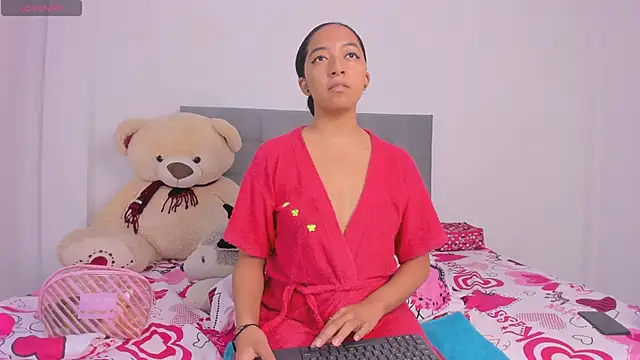 Snapshot of NAHOMI_MILLER chatting on 01/04/25, 10:13 NAHOMI MILLER online show from 01/04/25, 10:13