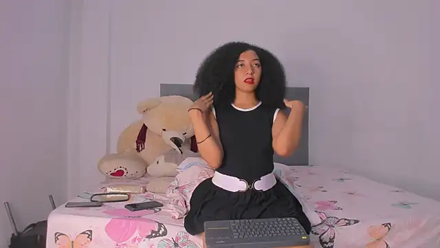 Snapshot of NAHOMI_MILLER chatting on 01/17/25, 05:11 NAHOMI MILLER online show from 01/17/25, 05:11