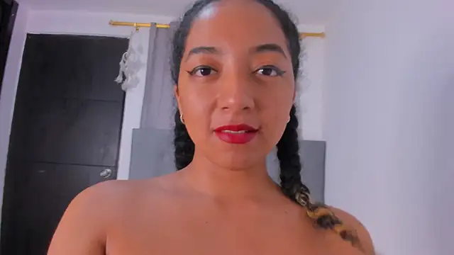 Snapshot of NAHOMI_MILLER chatting on 02/16/25, 11:37 NAHOMI MILLER online show from 02/16/25, 11:37