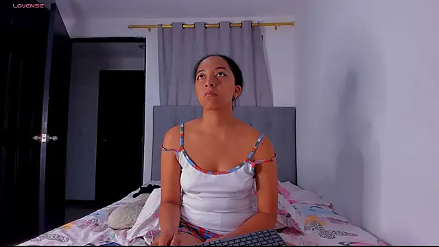 Snapshot of NAHOMI_MILLER chatting on 03/07/25, 04:35 NAHOMI MILLER online show from 03/07/25, 04:35