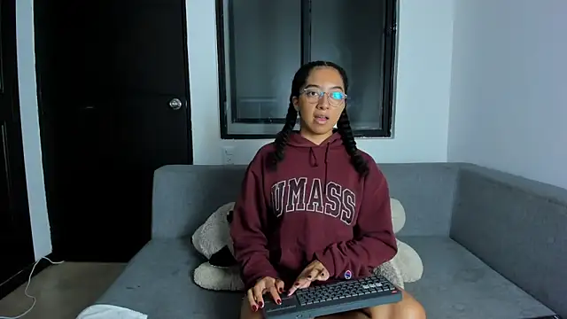 Snapshot of NAHOMI_MILLER chatting on 11/28/25, 11:40 NAHOMI MILLER online show from 11/28/25, 11:40