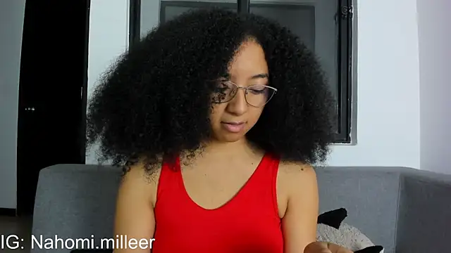 Snapshot of NAHOMI_MILLER chatting on 12/21/25, 11:12 NAHOMI MILLER online show from 12/21/25, 11:12