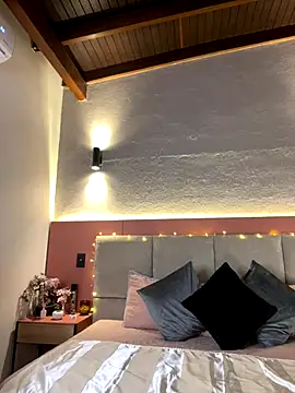 AniiRose online show from 09/13/25, 12:43