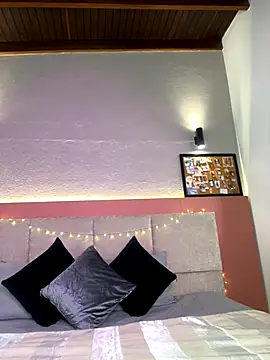 AniiRose online show from 11/12/25, 11:47