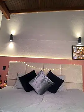 AniiRose online show from 11/14/25, 12:31